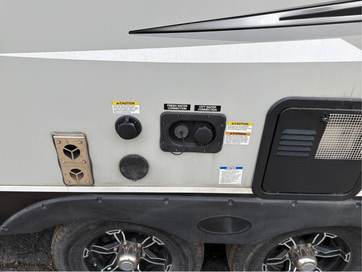 2021 FOREST RIVER Cherokee Toy Hauler