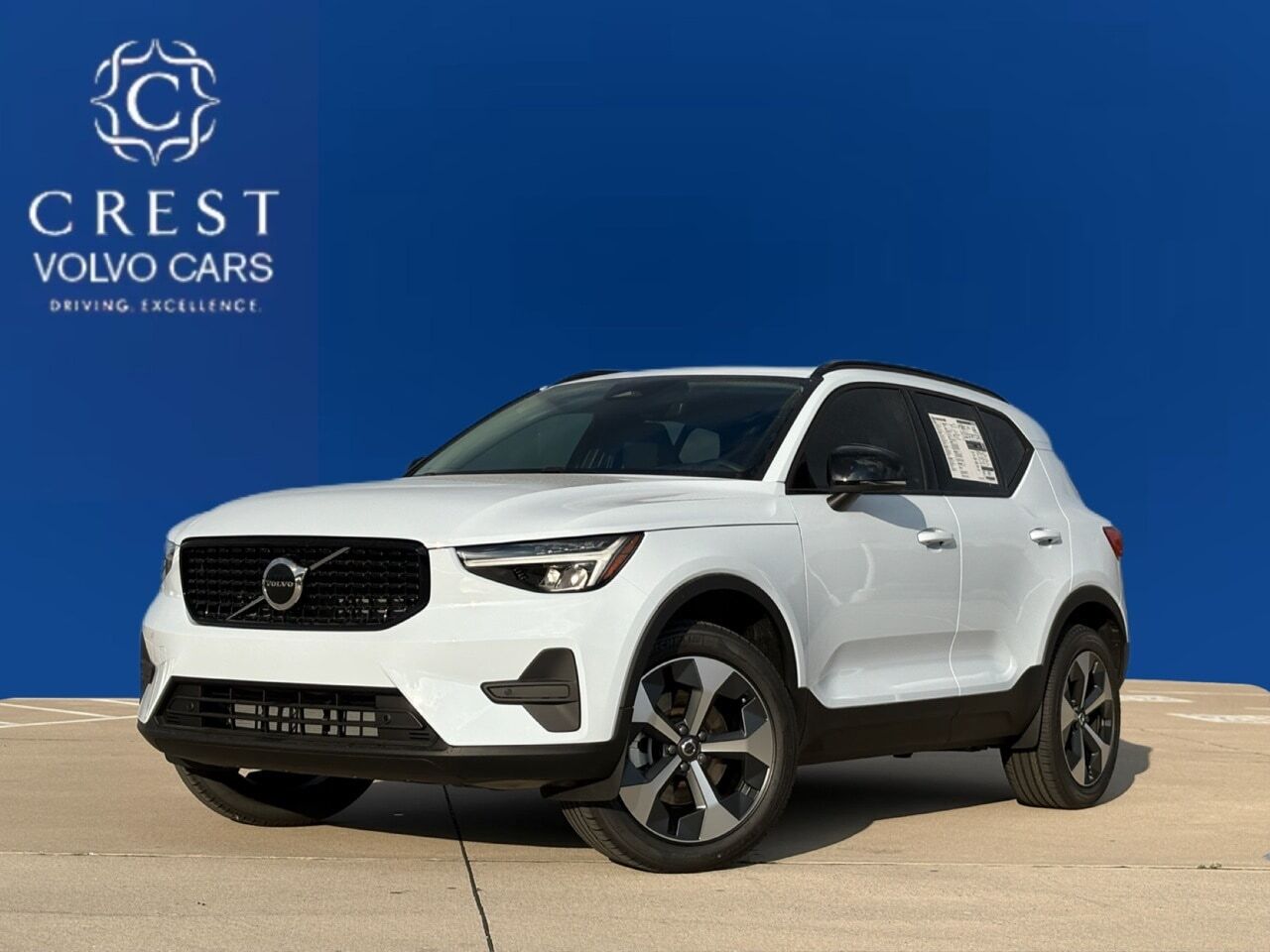 2026 VOLVO XC40