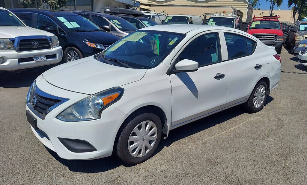 2017 NISSAN Versa