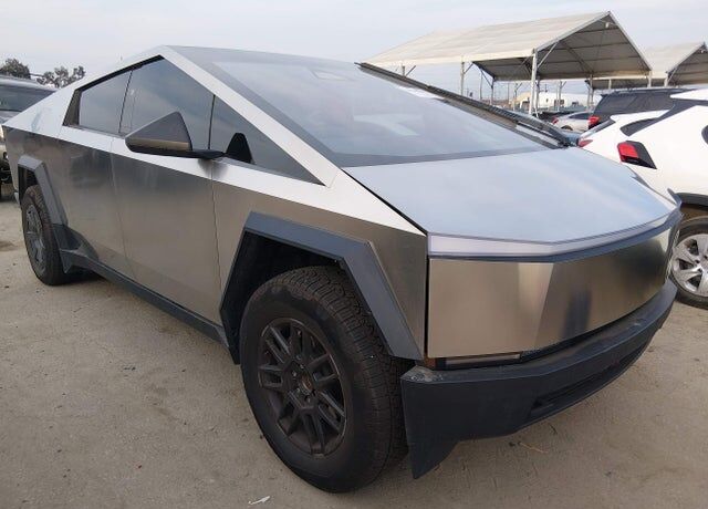 2025 TESLA Cybertruck