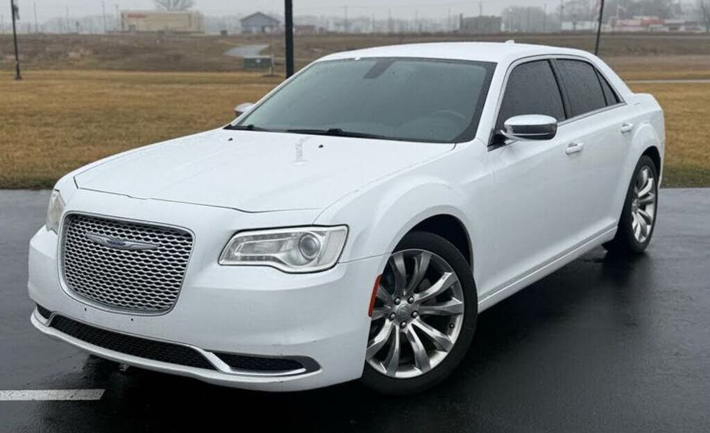 2019 CHRYSLER 300