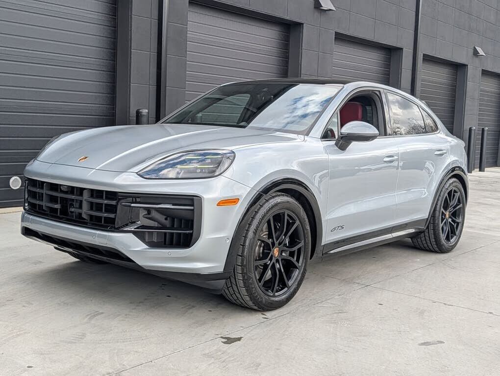 2025 PORSCHE Cayenne