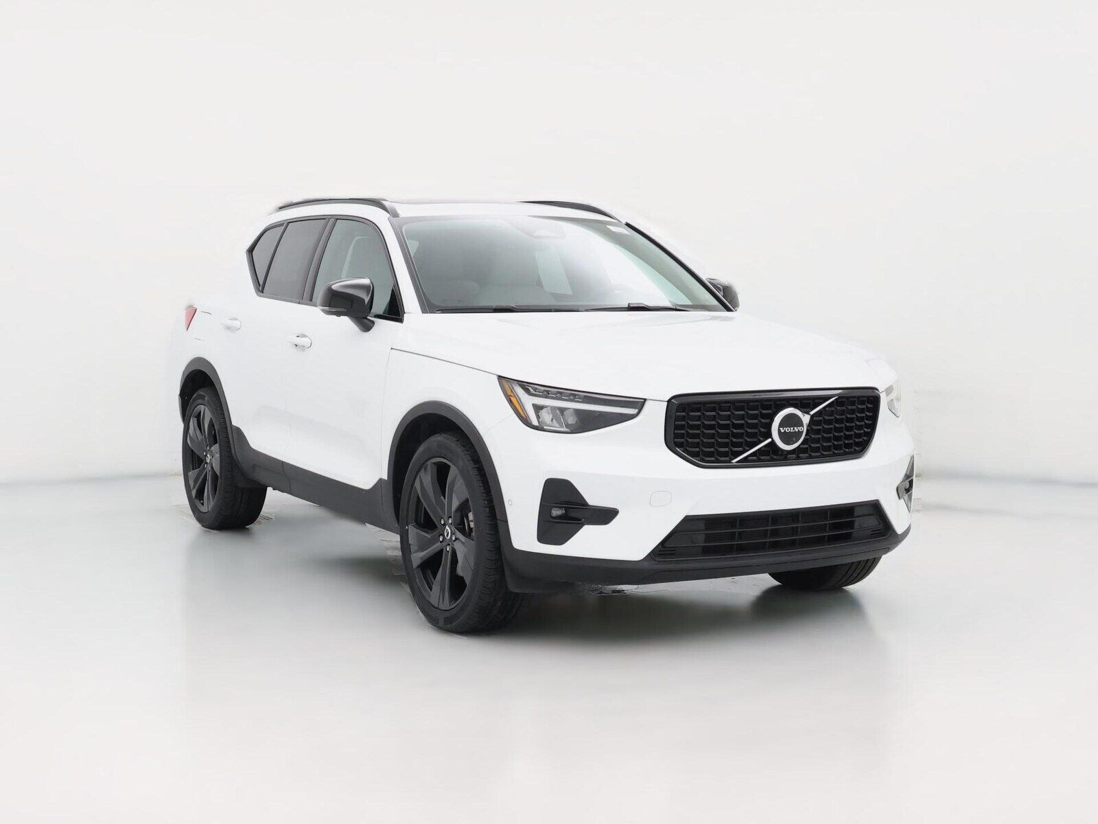 2023 VOLVO XC40