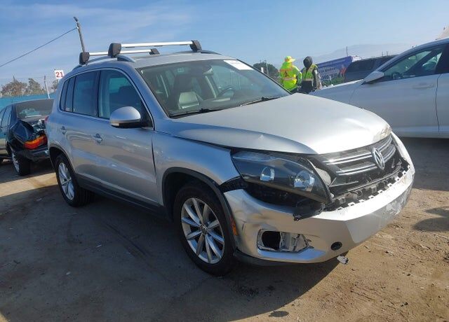 2017 VOLKSWAGEN Tiguan