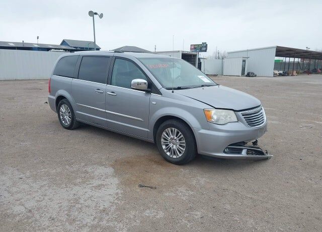 2014 CHRYSLER Town and Country