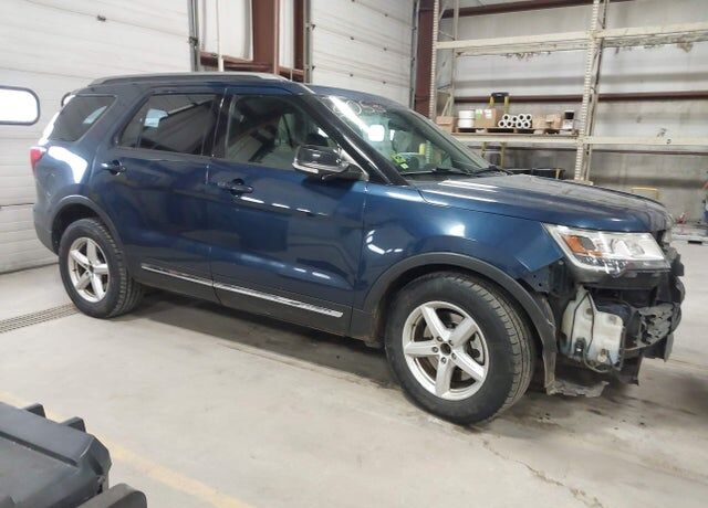 2017 FORD Explorer