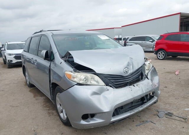 2014 TOYOTA Sienna