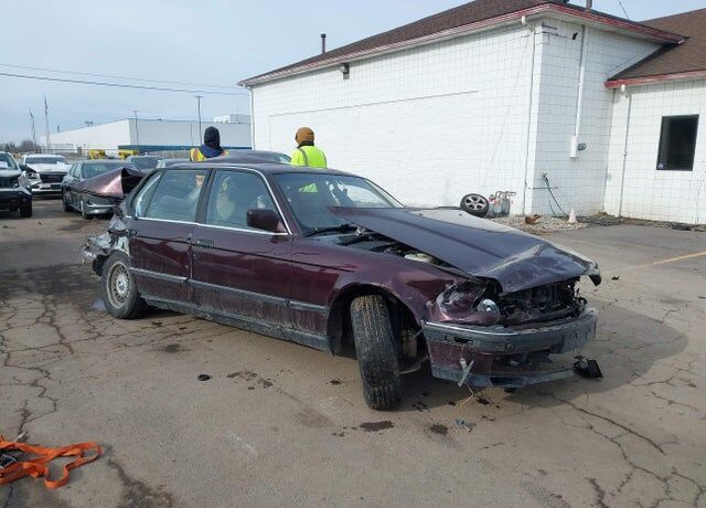 BMW 740i