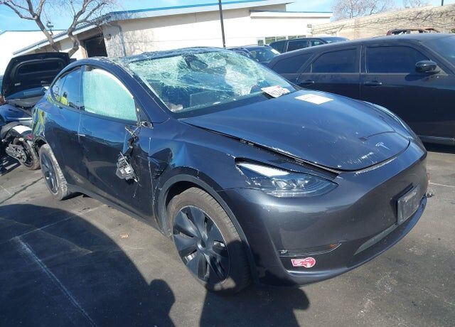 2024 TESLA Model Y