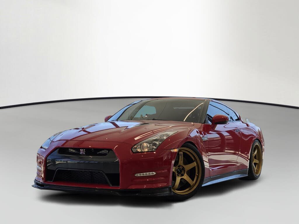 2014 NISSAN GT-R