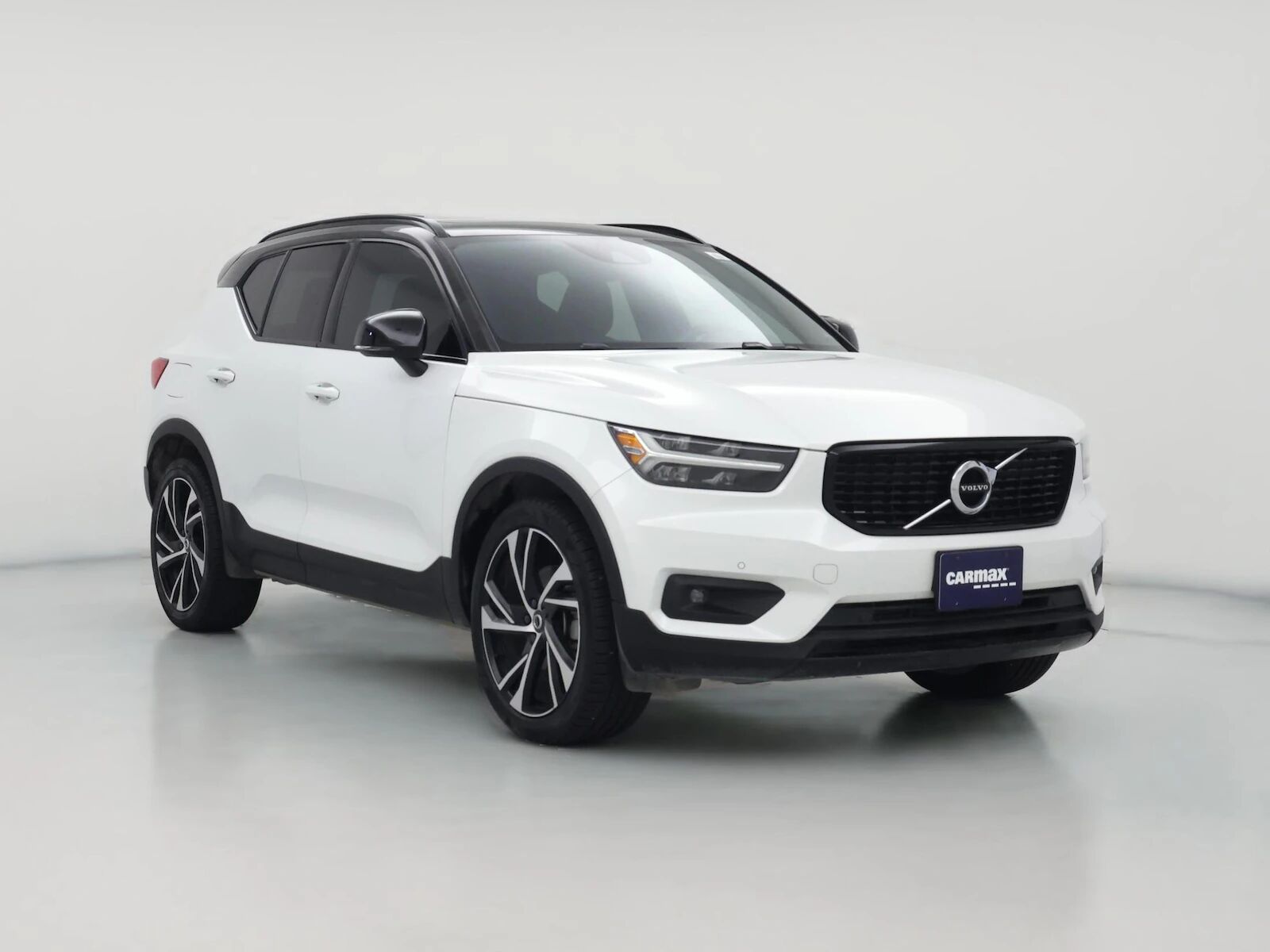 2022 VOLVO XC40