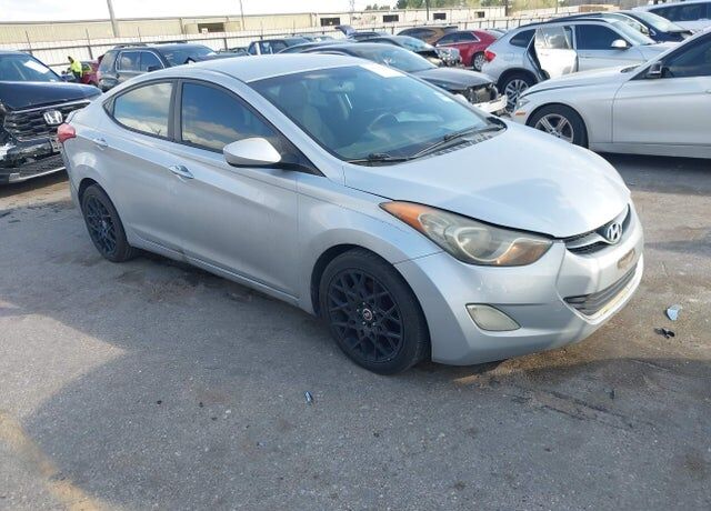 2012 HYUNDAI Elantra