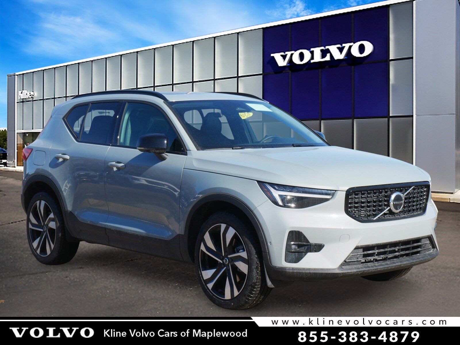 2026 VOLVO XC40