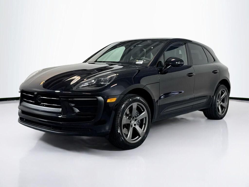 2025 PORSCHE Macan