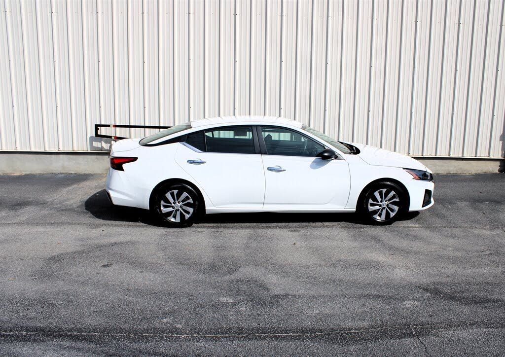2024 NISSAN Altima