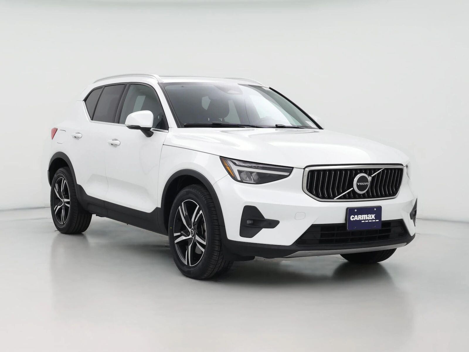 2023 VOLVO XC40