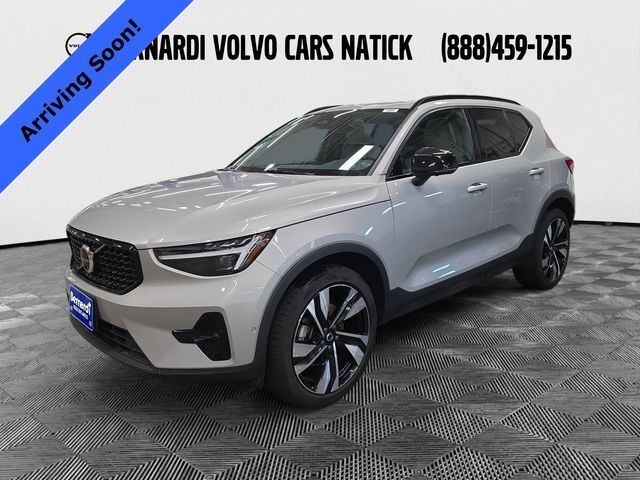 2023 VOLVO XC40