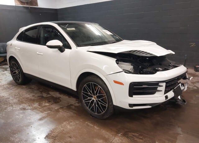 2024 PORSCHE Cayenne