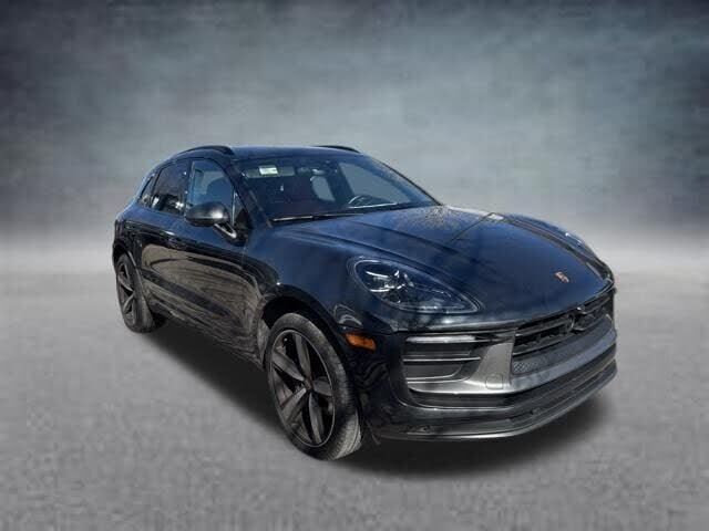 2024 PORSCHE Macan