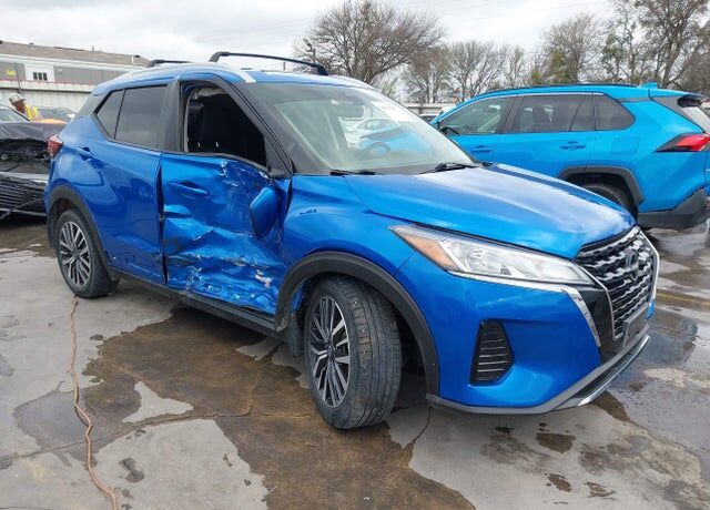 2022 NISSAN Kicks