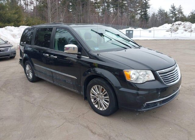 2016 CHRYSLER Town and Country