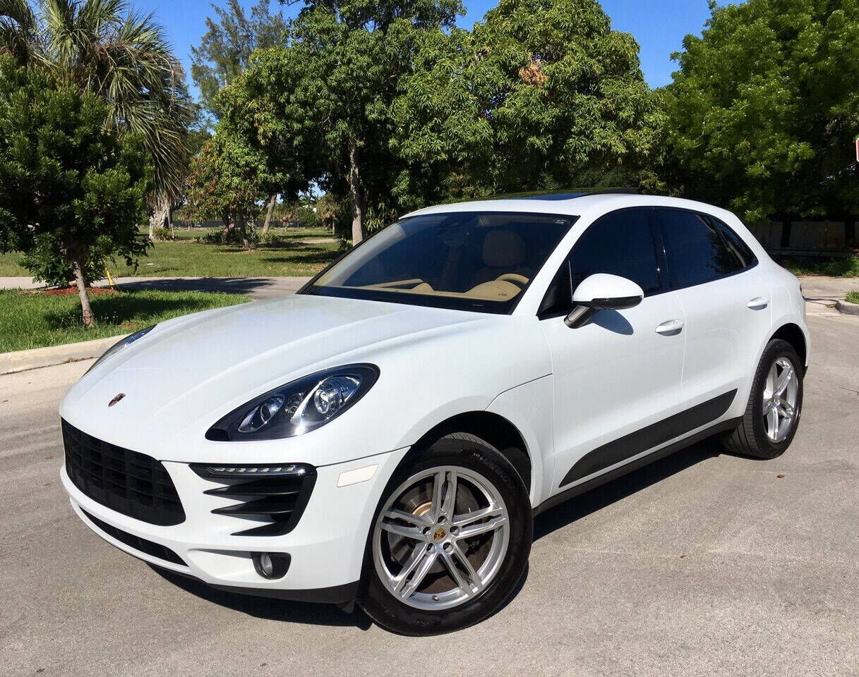 2017 PORSCHE Macan