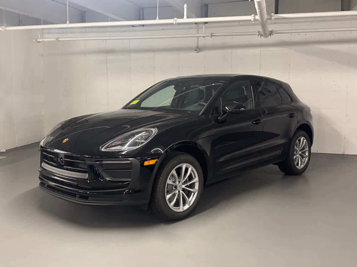 2026 PORSCHE Macan