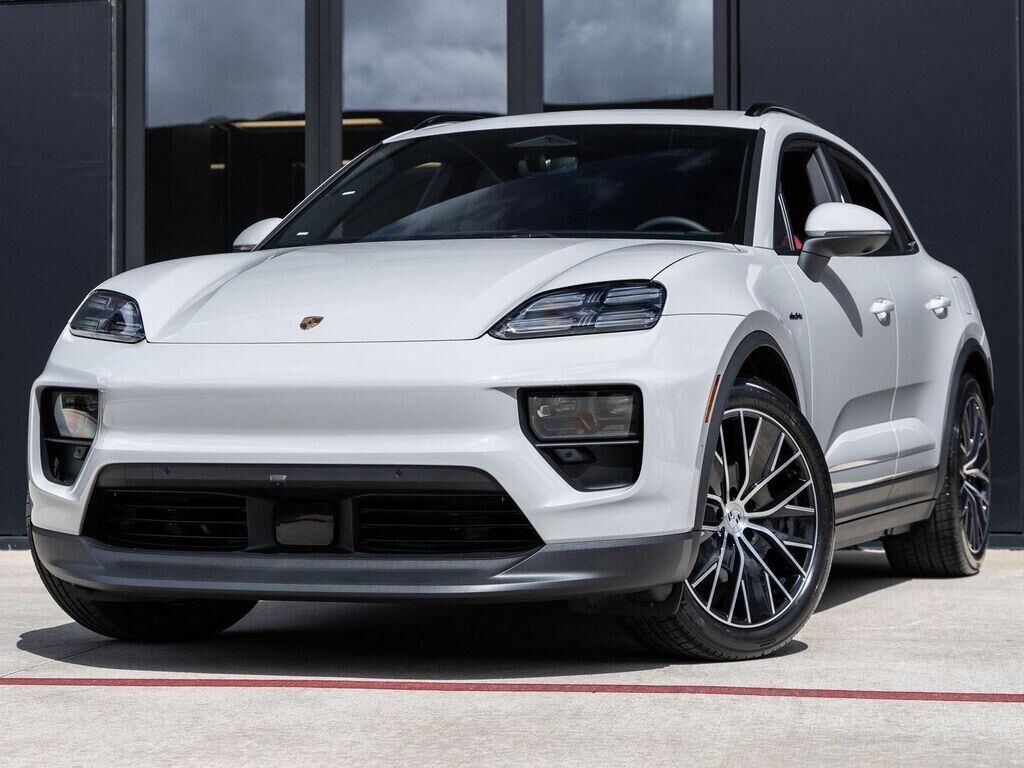 2026 PORSCHE Macan