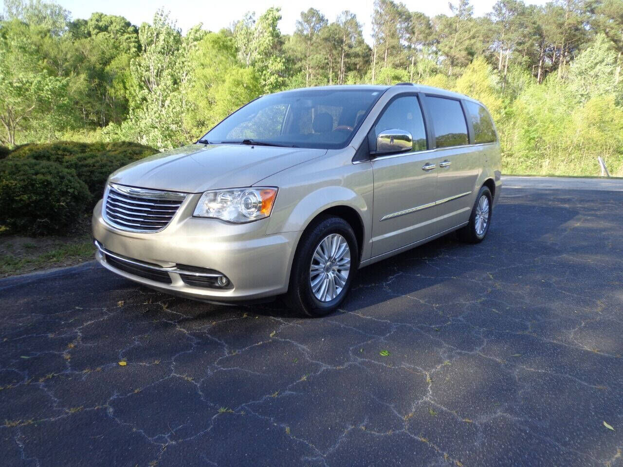 2013 CHRYSLER Town and Country