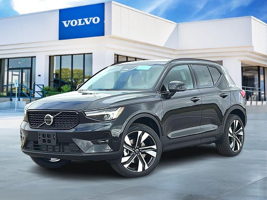 2026 VOLVO XC40