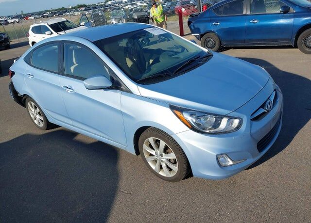 2013 HYUNDAI Accent
