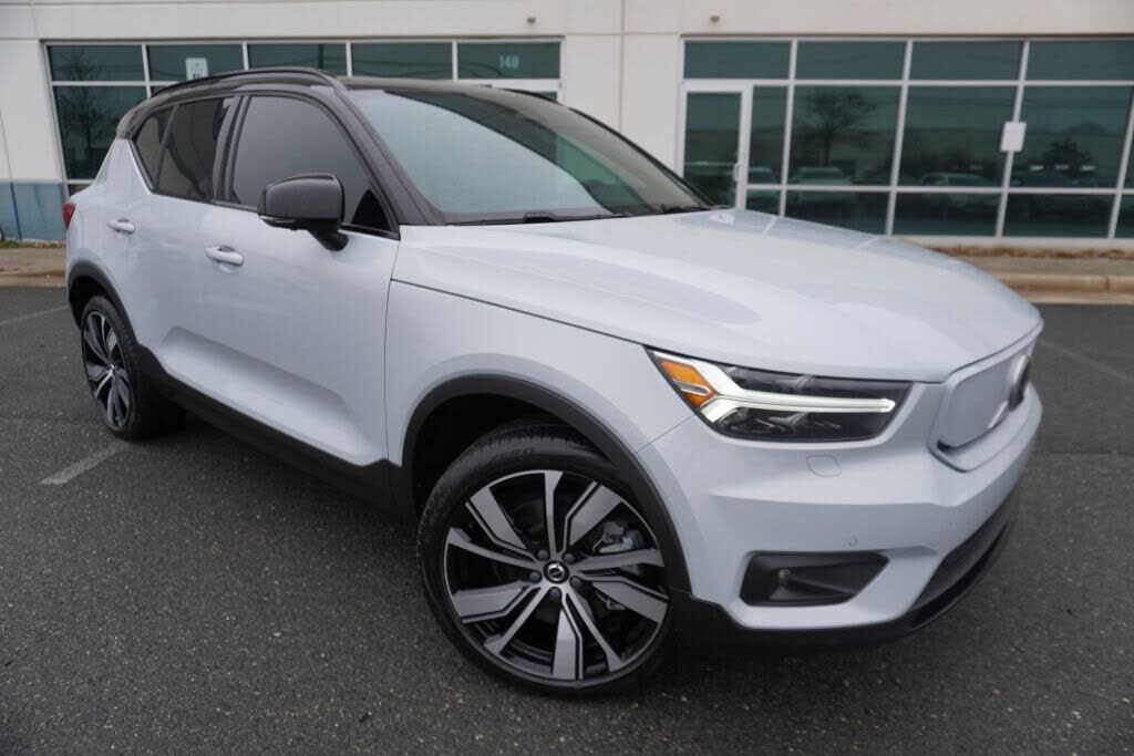 2021 VOLVO XC40