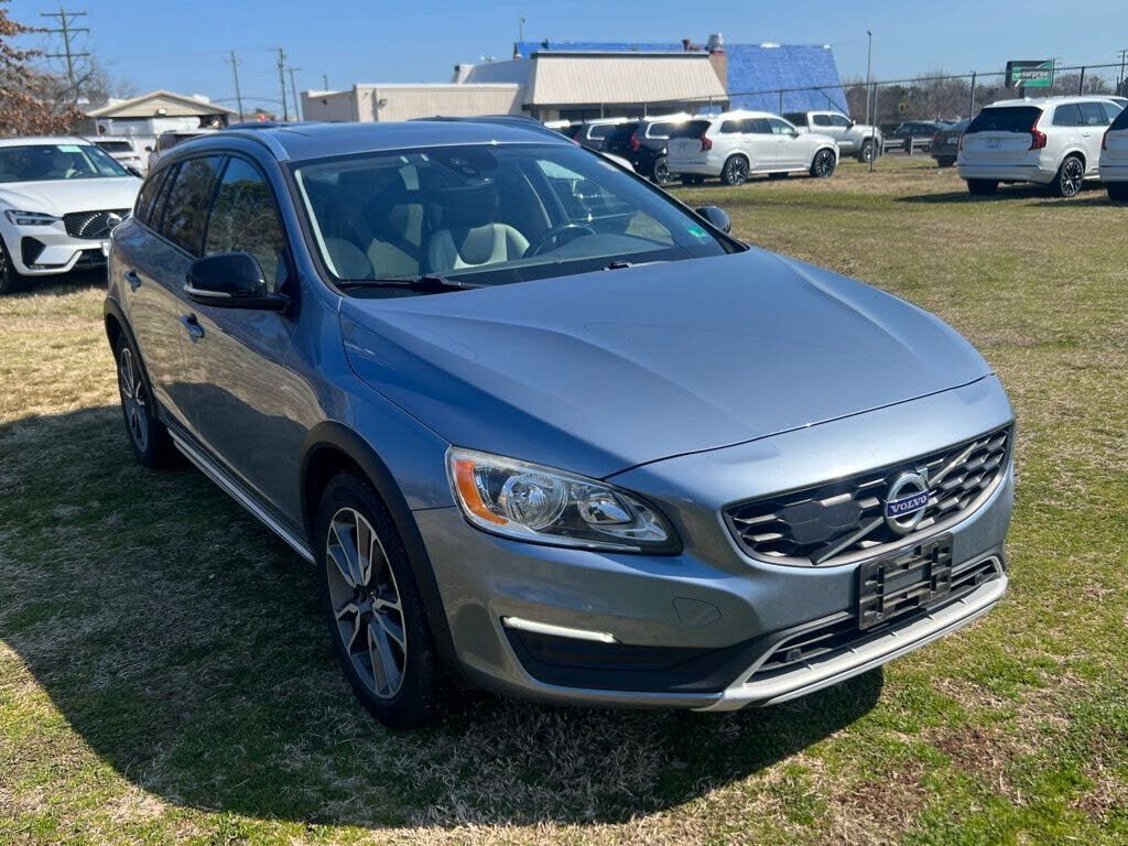2018 VOLVO V60