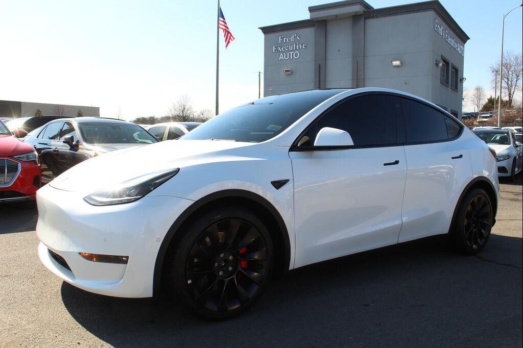 2022 TESLA Model Y