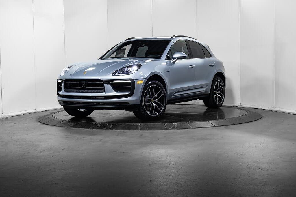 2025 PORSCHE Macan