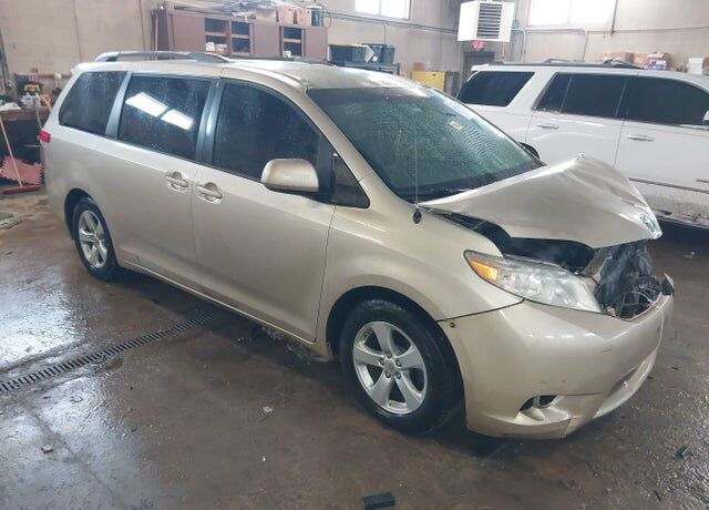 2013 TOYOTA Sienna