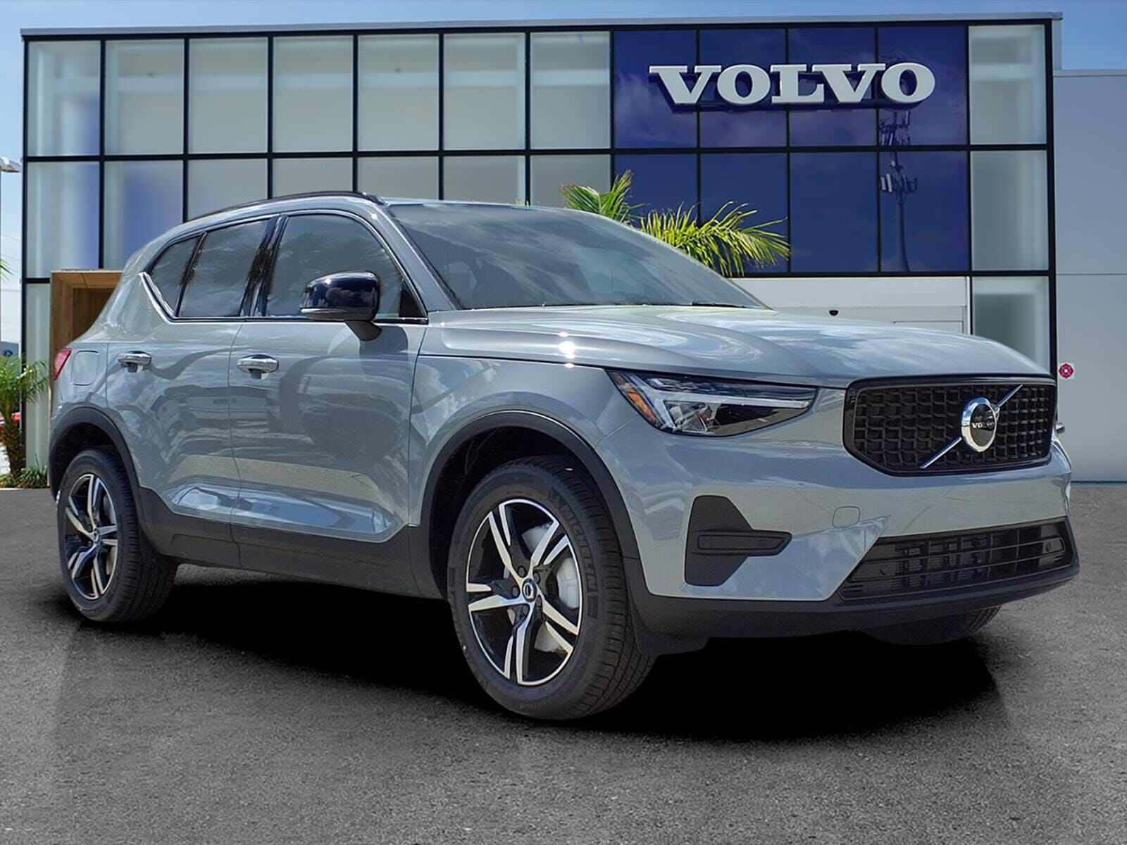 2026 VOLVO XC40