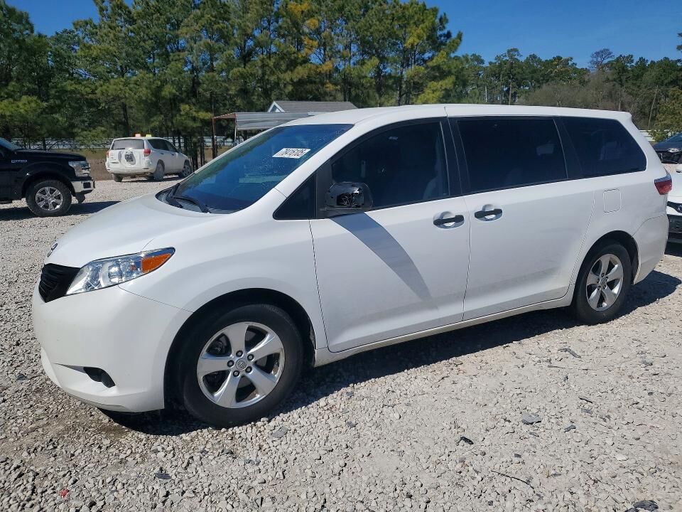 2015 TOYOTA Sienna