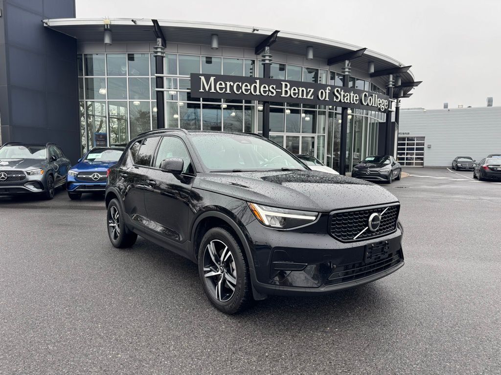 2024 VOLVO XC40