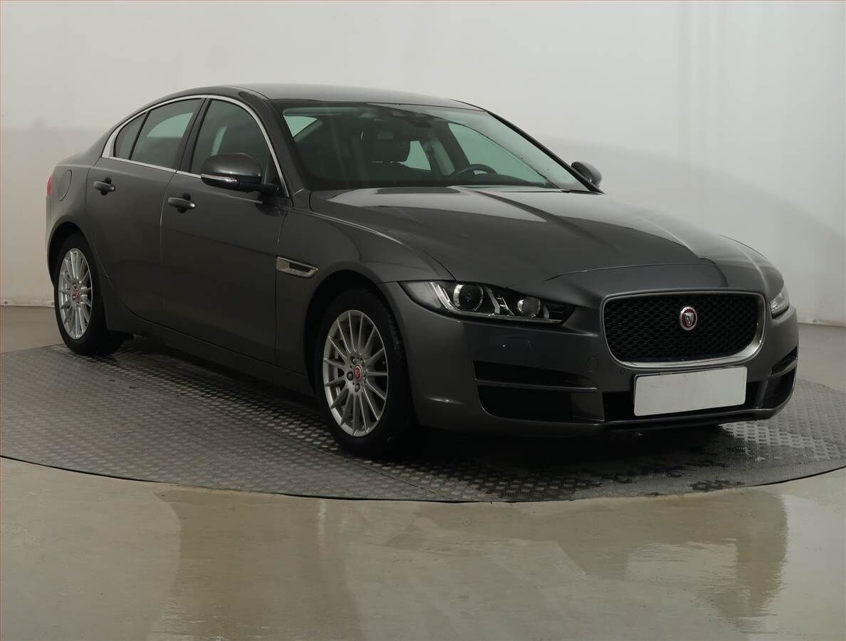 2018 JAGUAR XE