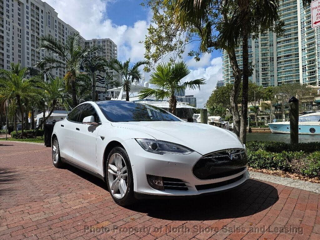 2015 TESLA Model S