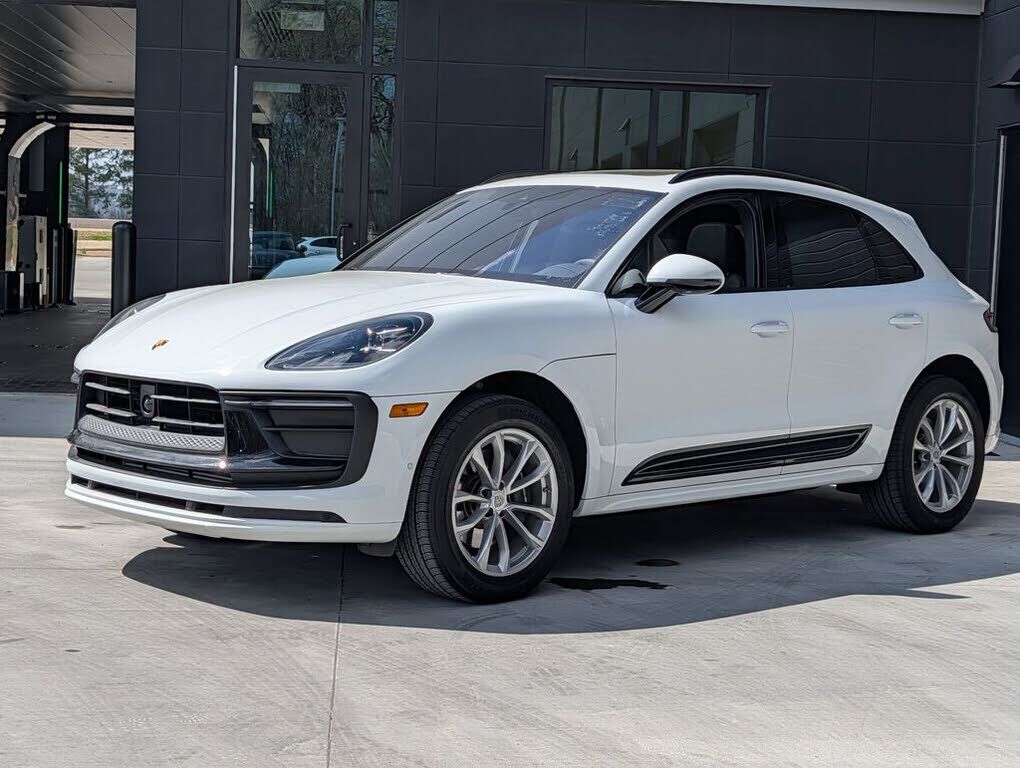 2025 PORSCHE Macan