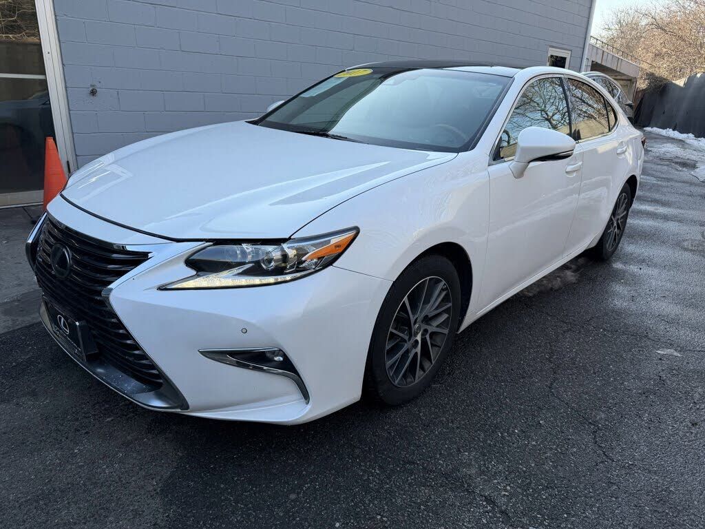 2017 LEXUS ES