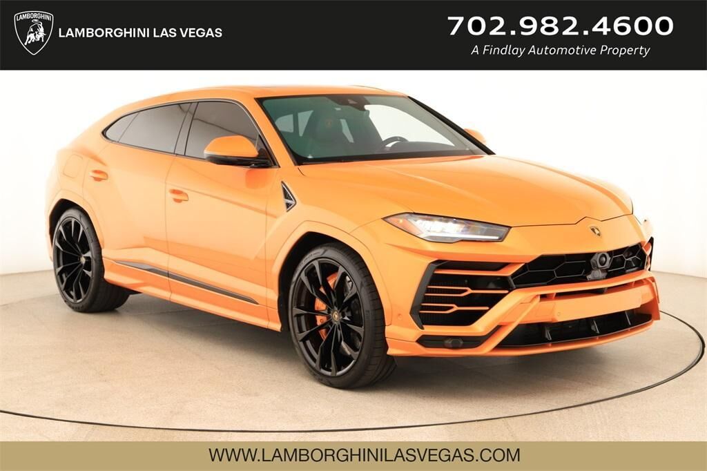 2022 LAMBORGHINI URUS
