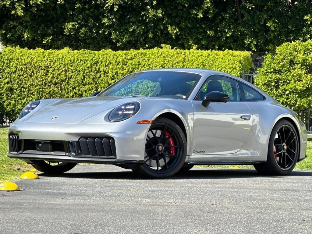 2025 PORSCHE 911