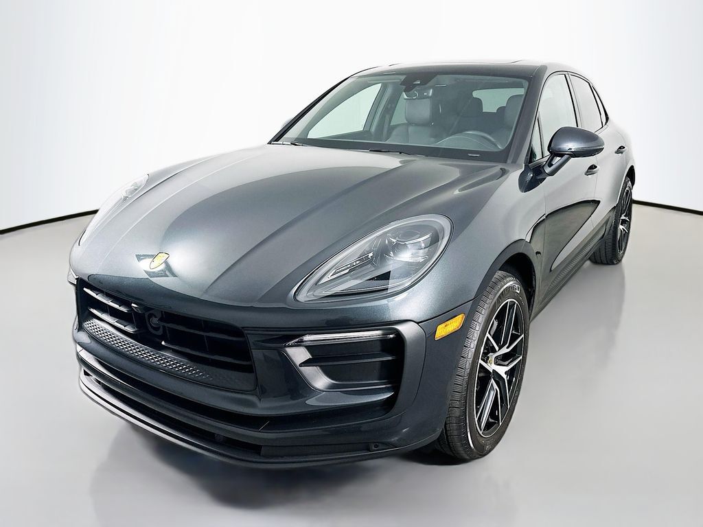 2025 PORSCHE Macan