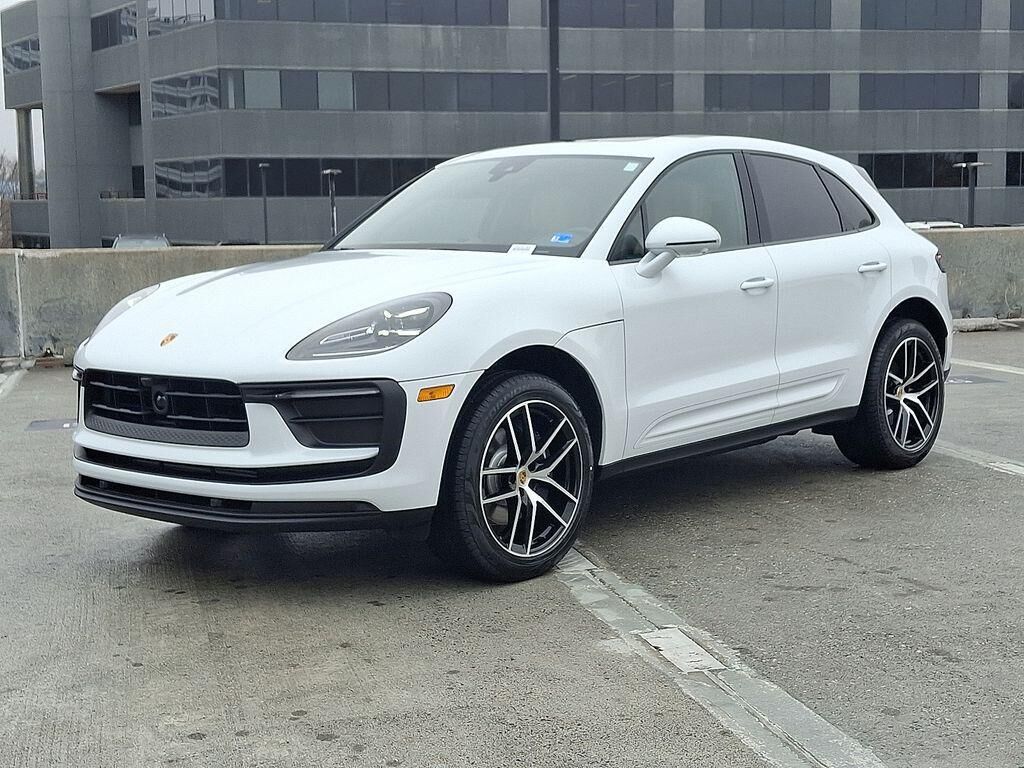 2026 PORSCHE Macan