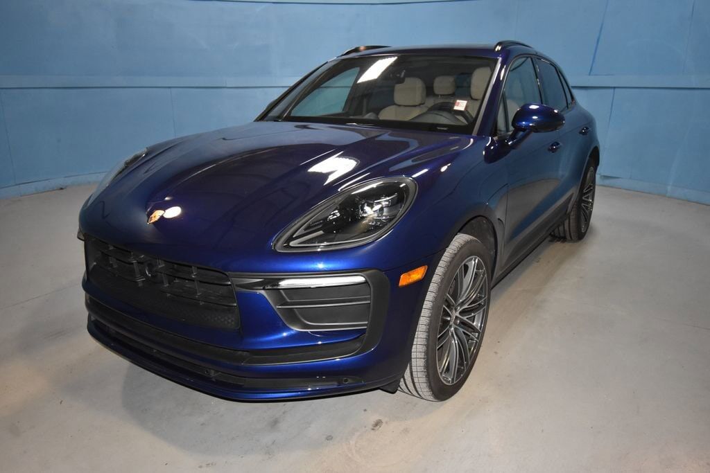 2025 PORSCHE Macan