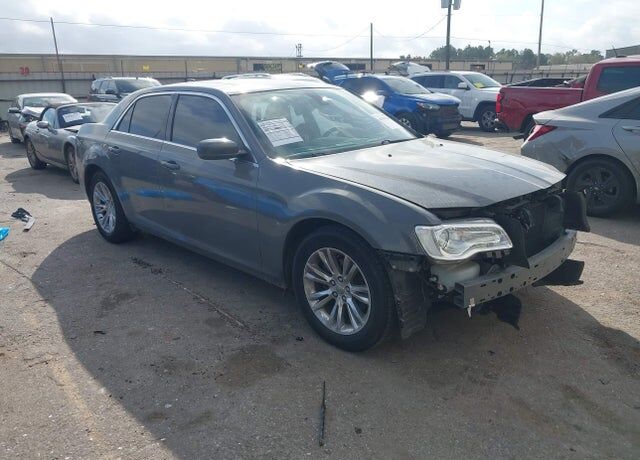 2019 CHRYSLER 300