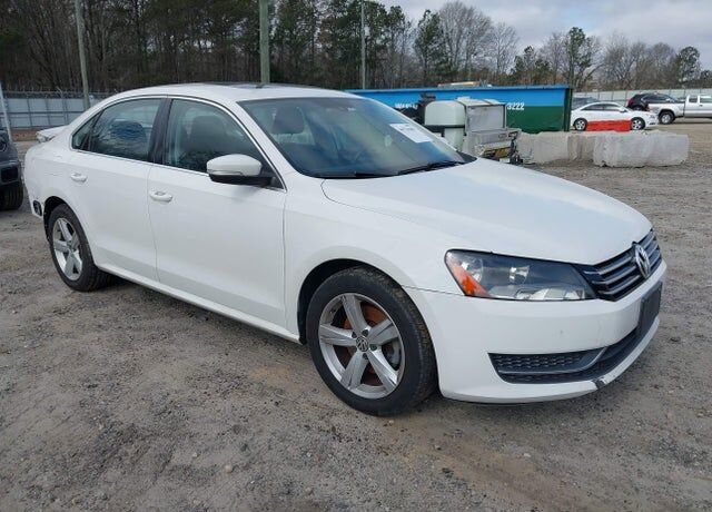 2013 VOLKSWAGEN Passat